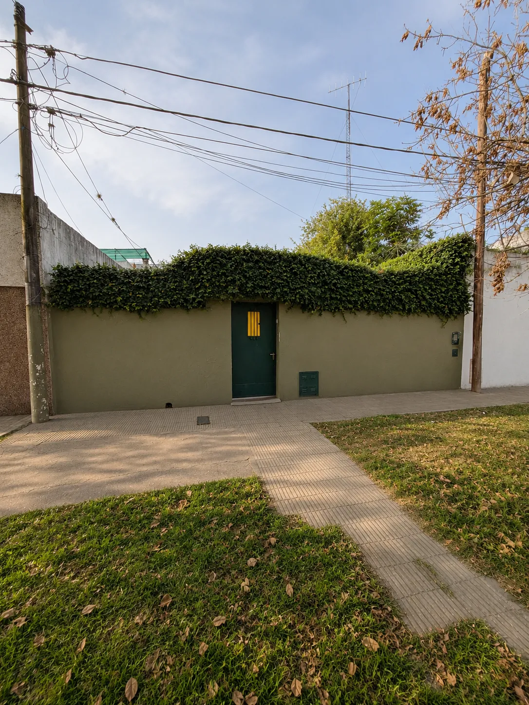 Casa 2 dormitorios con galpón — Barrio Matheu, Rosario