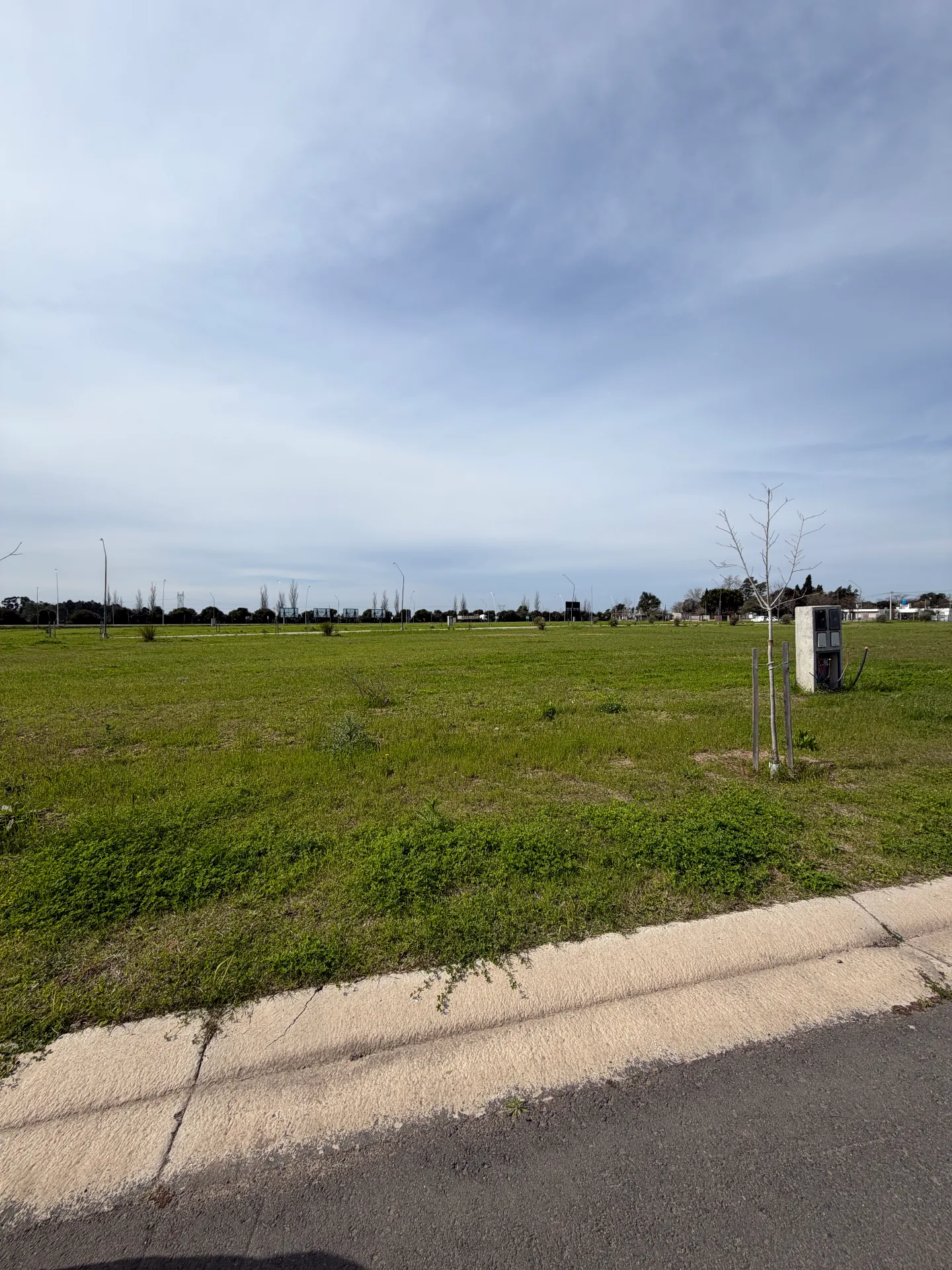 Foto principal de Barrio abierto Eco Lagos: Lote 360 m² listo para construir con todos los servicios. General Lagos