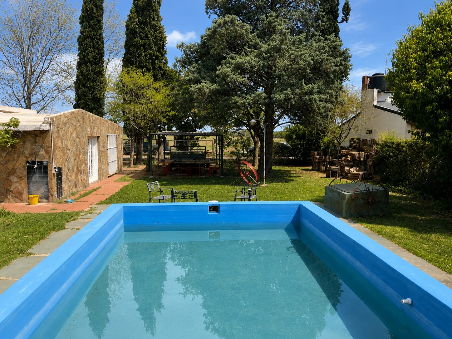Foto principal de Casa con pileta, galería y parque sobre terreno de 739 m² en Pueblo Esther
